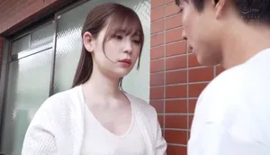 Anh xã tẻ nhạt, người vợ nhận ra cậu thanh niên nhà bên tốt hơn