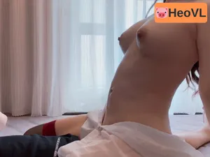 Quan hệ con ghệ trung vú trắng tròn