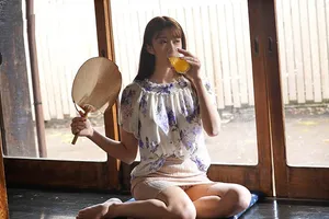 Mùa hè buồn chán ở quê đụ cô vợ nhà bên thiếu thốn vì lấy chồng yêu già